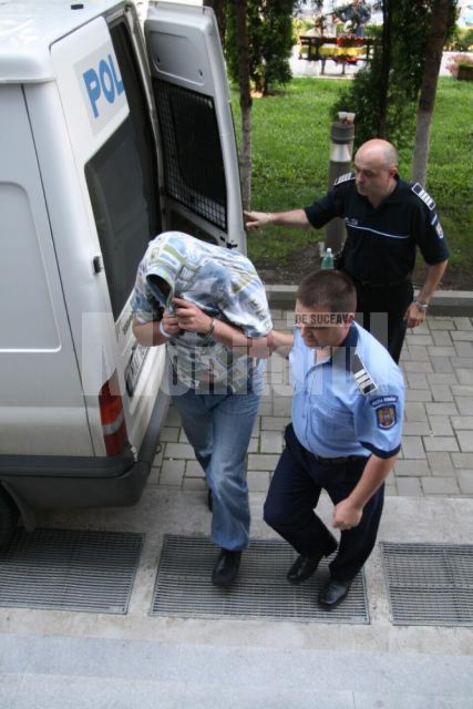 Daniel Jitari va rămâne în arestul poliției