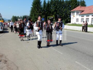 La Poiana Stampei: Festivalul Național „Flori de pe Dorna”