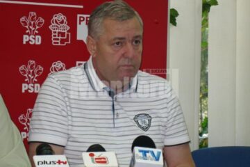 Protest: Deputatul PSD Ioan Stan întoarce spatele PD-L