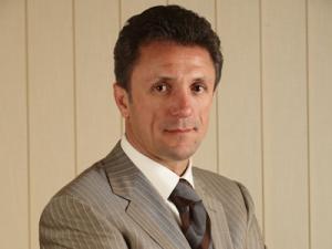 Gheorghe Popescu a primit, ieri, de la CNSAS, o adeverință care atestă că nu a colaborat cu fosta Securitate. Foto: MEDIAFAX