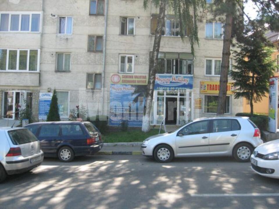 Constantin Ciprian Căjvăneanu deține o casă de schimb valutar în centrul Sucevei