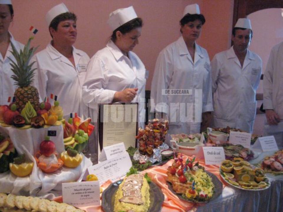 Expoziția culinară realizată de absolvenții cursului de bucătar