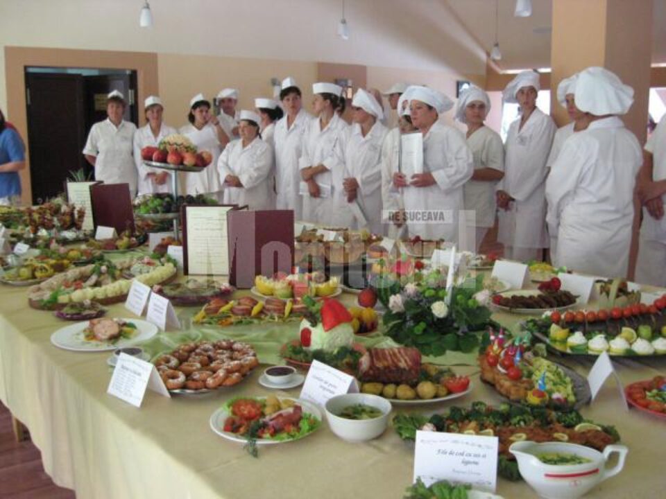 Expoziția culinară realizată de absolvenții cursului de bucătar