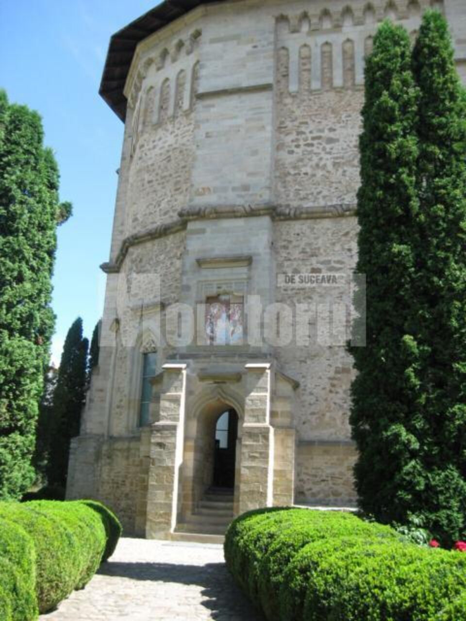 Mănăstirea Dragomirna este renumită nu doar prin vechimea sa, ci și prin eleganță și sobrietate