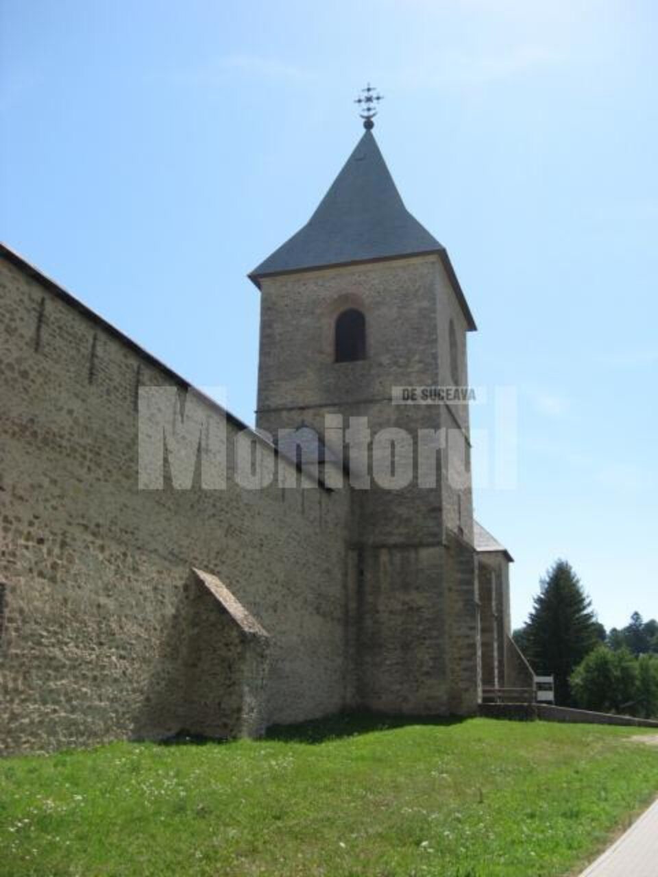 Mănăstirea Dragomirna este renumită nu doar prin vechimea sa, ci și prin eleganță și sobrietate