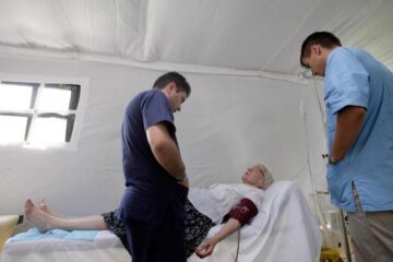 Vârstnicii, una dintre categoriile cele mai afectate de caniculă. Foto: MEDIAFAX