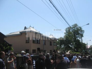 Și-au luat adio!: Lacrimi și durere, pe ultimul drum al „marelui prieten” Marius Ciornei