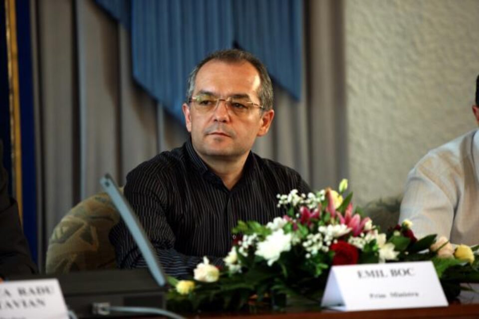 Emil Boc: Este o decizie voluntară, trebuie să se aplice din august și până în decembrie. Foto: CAPP