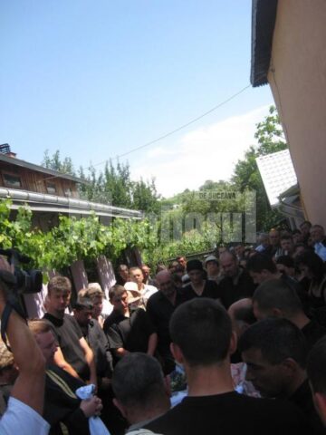 Și-au luat adio!: Lacrimi și durere, pe ultimul drum al „marelui prieten” Marius Ciornei