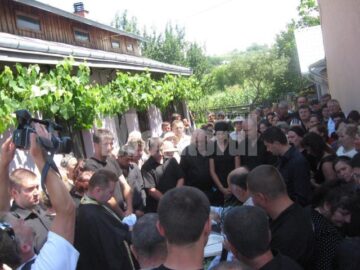 Și-au luat adio!: Lacrimi și durere, pe ultimul drum al „marelui prieten” Marius Ciornei