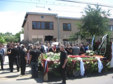 Și-au luat adio!: Lacrimi și durere, pe ultimul drum al „marelui prieten” Marius Ciornei