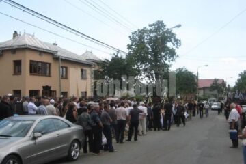 Marius Ciornei, tânărul om de afaceri sucevean mort marți seară în urma unui accident de motocicletă, a fost dus ieri pe ultimul drum