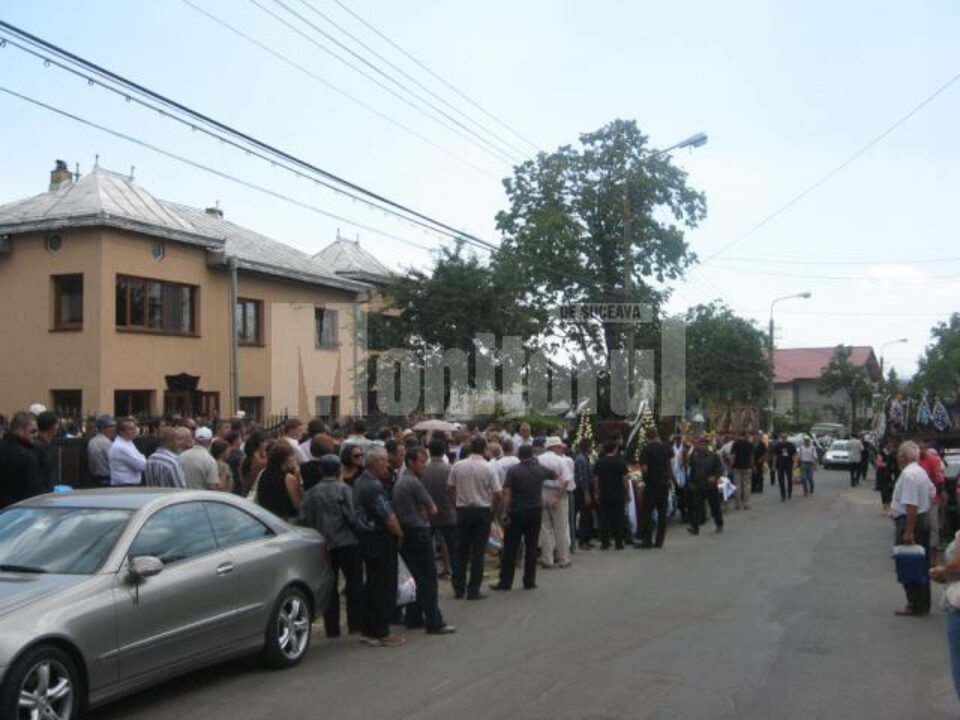 Marius Ciornei, tânărul om de afaceri sucevean mort marți seară în urma unui accident de motocicletă, a fost dus ieri pe ultimul drum Marius Ciornei, tânărul om de afaceri sucevean mort marți seară în urma unui accident de motocicletă, a fost dus ieri pe ultimul drum