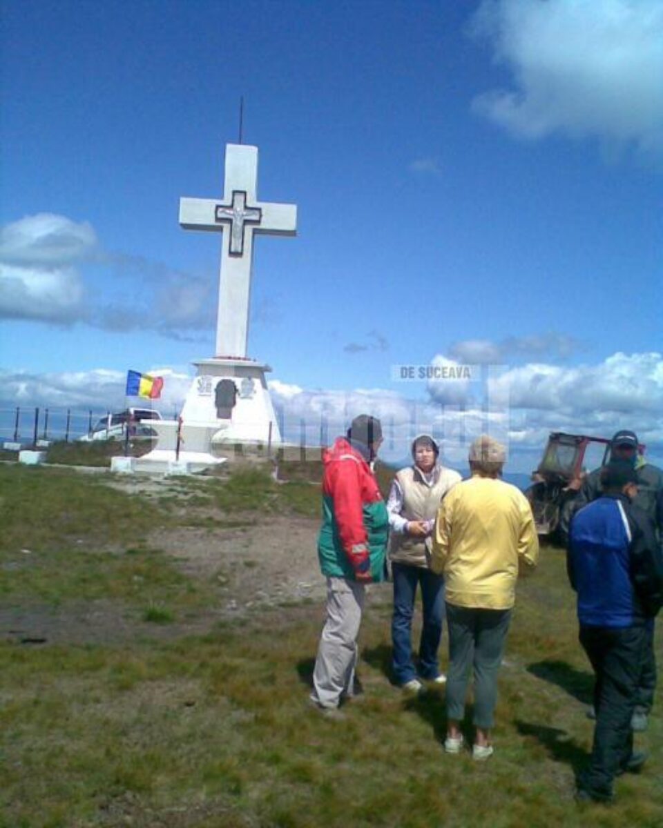 La înălțime: Ceremonie religioasă pe „Acoperișul Bucovinei”