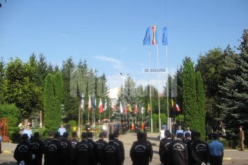 În Piața Drapelului: Ceremonial militar și religios, de Ziua Imnului Național