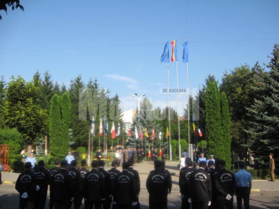 În Piața Drapelului: Ceremonial militar și religios, de Ziua Imnului Național