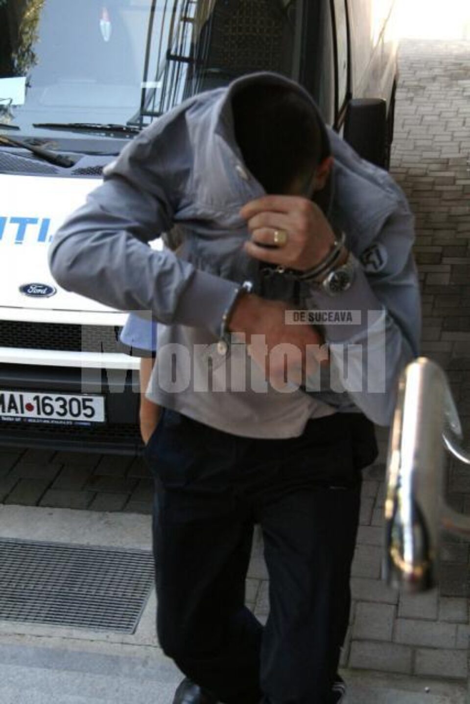 Scos din penitenciar și adus, sub escortă, în fața procurorilor DNA Scos din penitenciar și adus, sub escortă, în fața procurorilor DNA