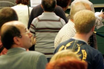 Numărul persoanelor care nu și-au plătit ratele de mai mult de 30 de zile a crescut. Foto: MEDIAFAX