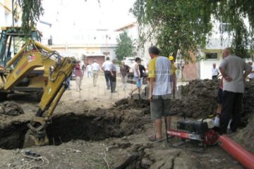 Groapa în care a căzut muncitorul