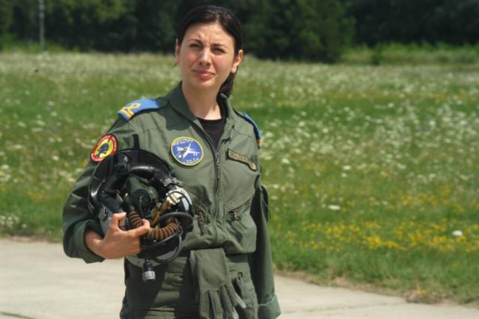 Simona Maierean a avut ieri primul zbor la comandă simplă pe un MIG 21 Lancer. Foto: MEDIAFAX Simona Maierean a avut ieri primul zbor la comandă simplă pe un MIG 21 Lancer. Foto: MEDIAFAX