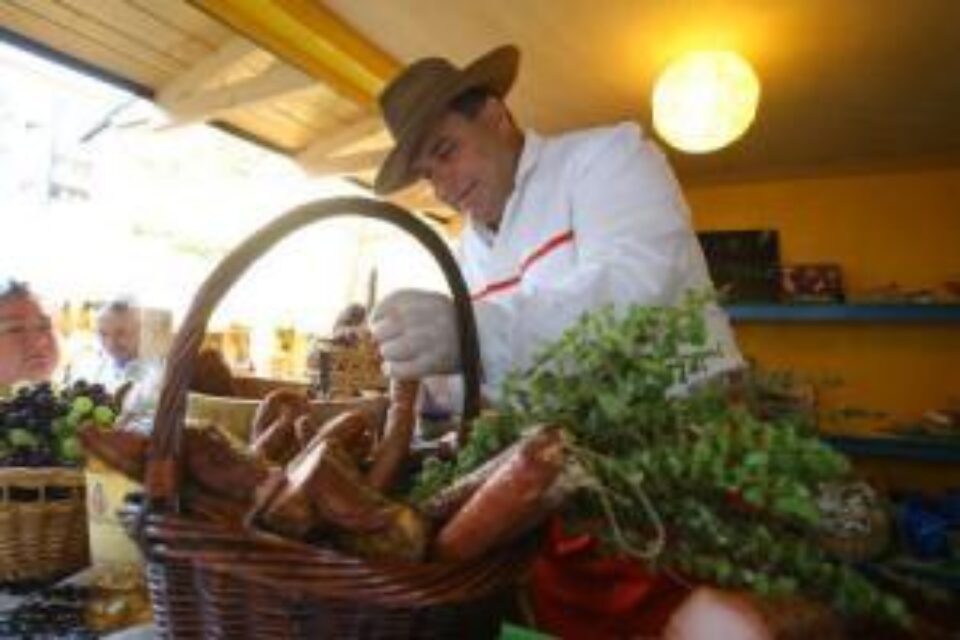 “Meșterul” Ion Baciu și preparatele din carne după rețete străvechi