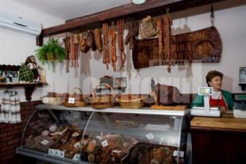 Bucate tradiționale: Casa Regală a Marii Britanii, abonată la cârnații tradiționali din Bucovina