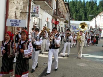 Manifestare: Festivalul Național de Folclor al Copiilor „Dorna, plai de joc și cântec”