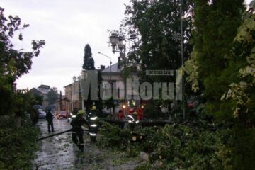 Atenționare: Cod galben de ploi și furtuni, până vineri