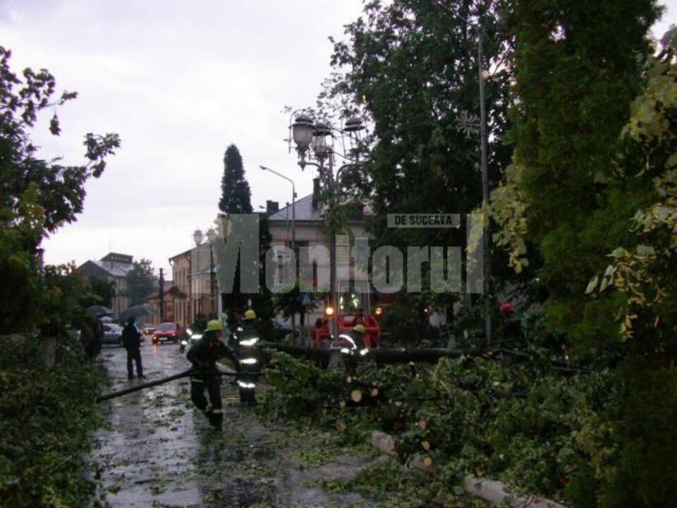 Atenționare: Cod galben de ploi și furtuni, până vineri