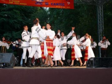 Manifestare: Festivalul Național de Folclor al Copiilor „Dorna, plai de joc și cântec”