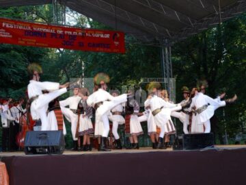 Manifestare: Festivalul Național de Folclor al Copiilor „Dorna, plai de joc și cântec”