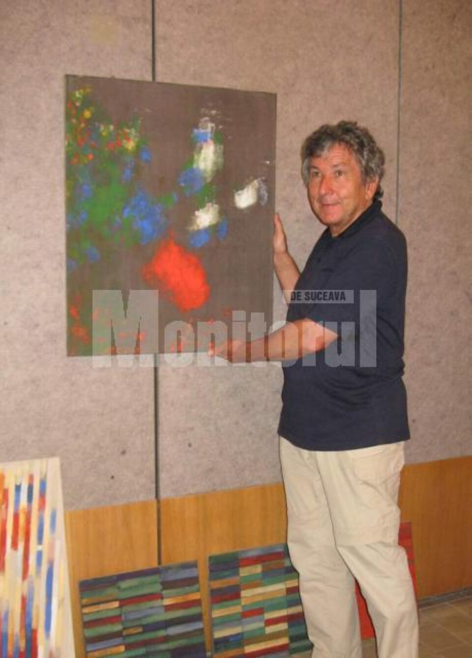 Manfred Jacob Vogt panotând expoziția de la Suceava