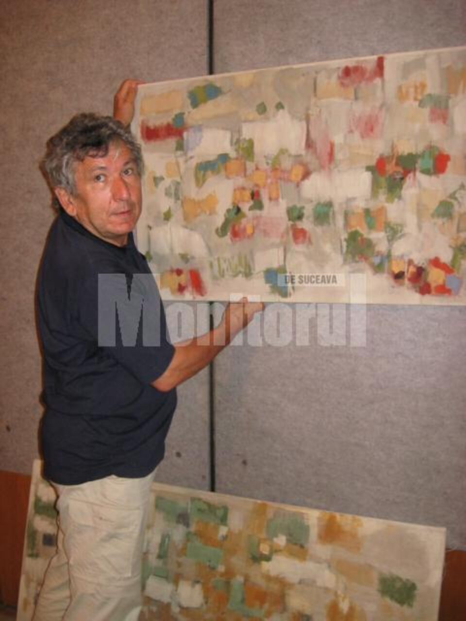 Manfred Jacob Vogt panotând expoziția de la Suceava