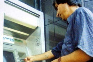 Consumatorul trebuie să cunoască toate costurile pe care le implică cardurile de debit și credit