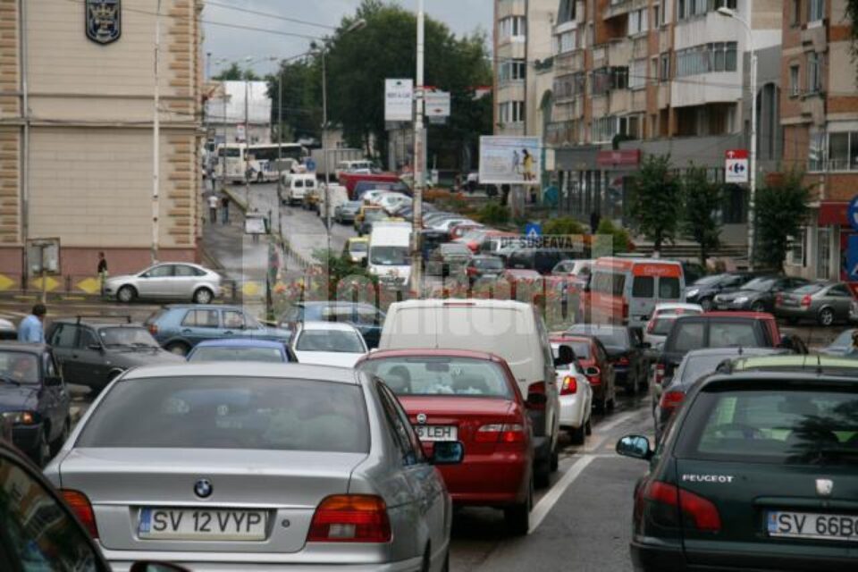 În ritm de melc: Infernul s-a mutat pe străzile Sucevei