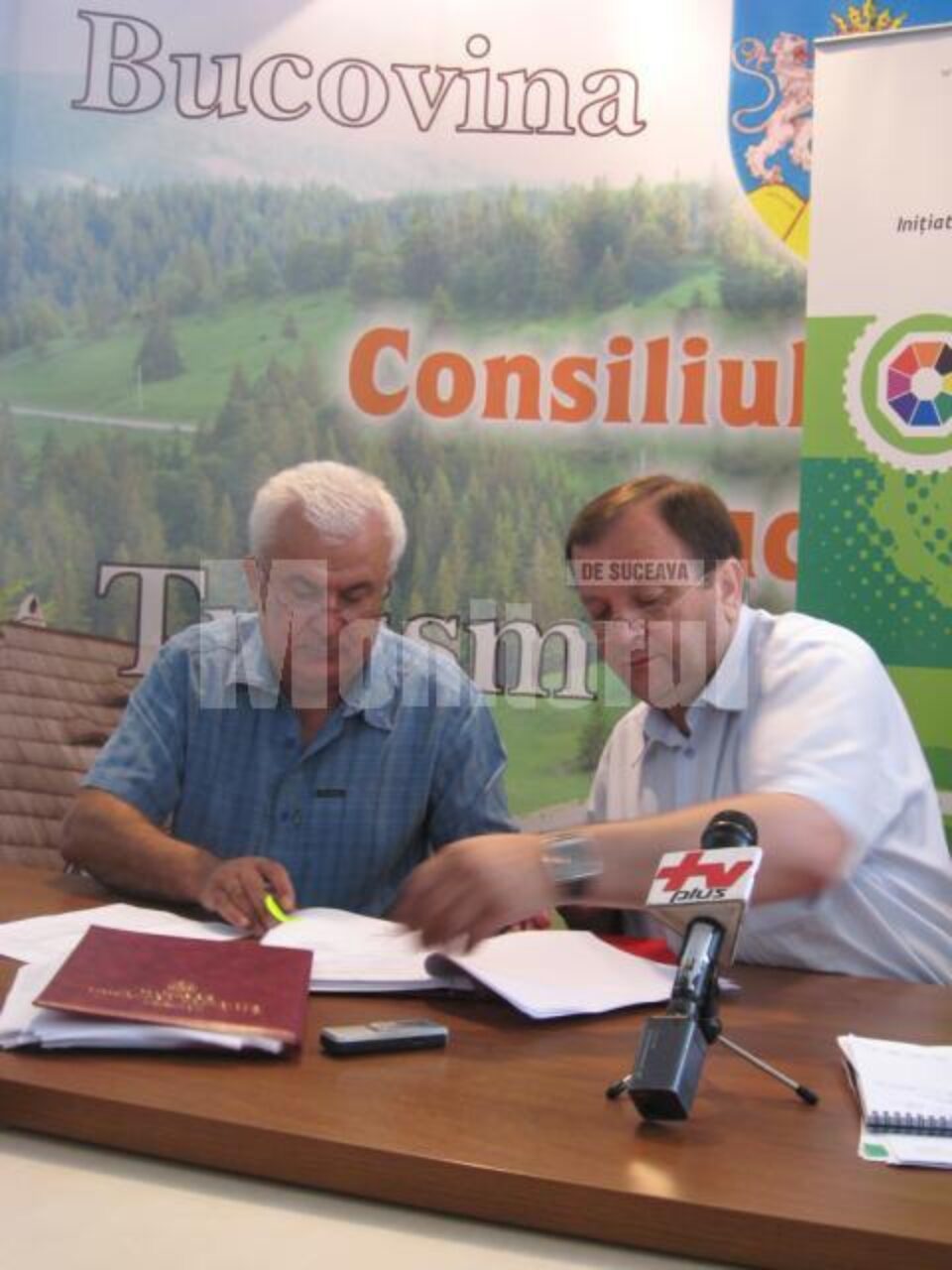 Președintele Consiliului Județean Suceava, Gheorghe Flutur, a semnat, ieri, contractul de execuție a lucrărilor