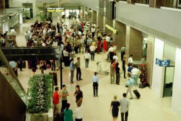 40 de persoane care au cumpărat bilete de la Tarom pentru zborul București – Suceava, lăsate fără avion. Foto: MEDIAFAX