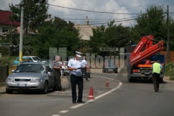 Camionul din care au căzut mai multe plase de sârmă
