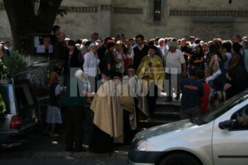 Prea târziu: Păzit de bodyguarzi, pe ultimul drum