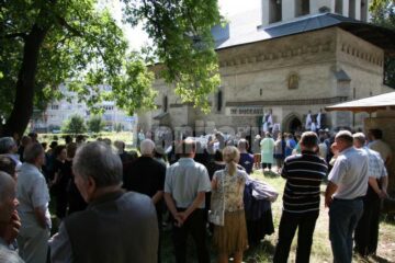 Prea târziu: Păzit de bodyguarzi, pe ultimul drum
