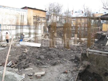 Executarea lucrarilor de fundatie pentru corpul C si zidul de consolidare