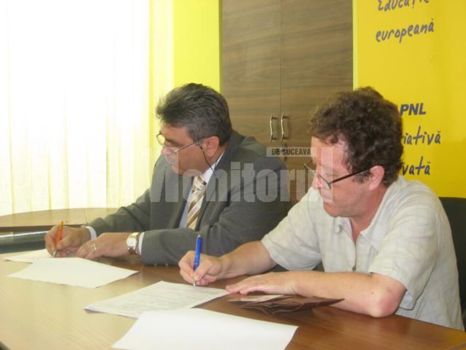 Noi membri: Fostul director de la „Rulmentul” și fostul consilier județean Dan Strutinschi au semnat adeziunea la PNL