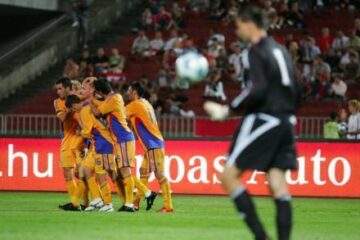 Fotbaliștii români s-au bucurat de gol și de victoria de la Budapesta Fotbaliștii români s-au bucurat de gol și de victoria de la Budapesta