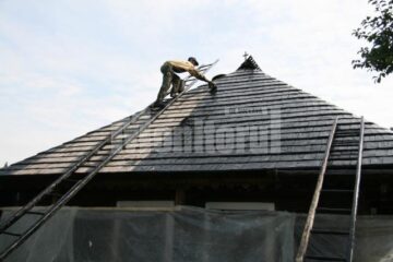 O meserie rară, acoperitul draniței cu păcură