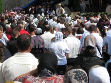 Mii de credincioși au participat la hramul Mănăstirii Putna