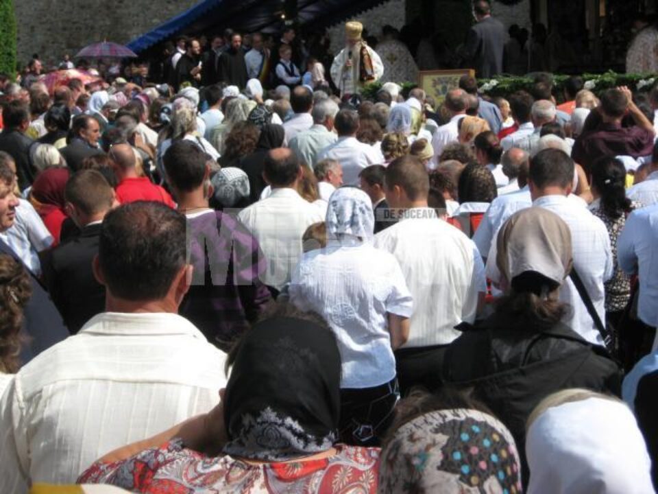 Mii de credincioși au participat la hramul Mănăstirii Putna