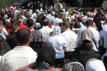 Mii de credincioși au participat la hramul Mănăstirii Putna