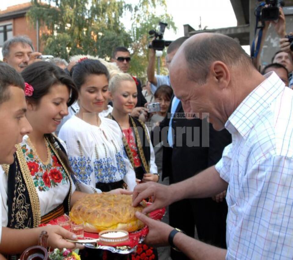 Traian Băsescu: "Carpații care altădată despărțeau maramureșenii de moldoveni astăzi îi unesc la Prislop" Foto: Sorin LUPȘA