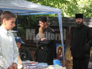 Mii de credincioși au participat la hramul Mănăstirii Putna