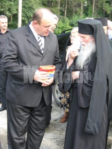 La slujba de înmormântare au participat peste o sută de preoți, în frunte cu ÎPS Teofan, ÎPS Serafim și ÎPS Pimen